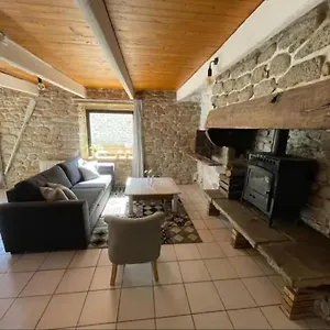 Hébergement de vacances Maison De Pecheur Bord De Bois Et Pierre 6-8 Pers, Plobannalec