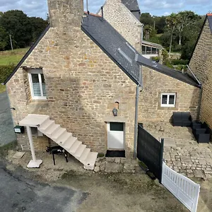Hébergement de vacances Ty Auguste ,maison Bretonne Idéale Pour Les Familles, Plobannalec
